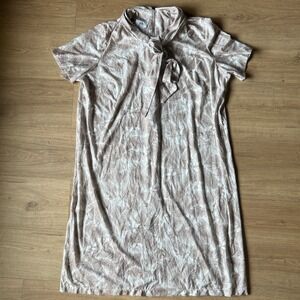 CB New York Women‎ Beige White Palm Leaf Tie Neck Shift Dress